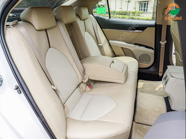 cho-thue-xe-4-cho-toyota-camry-tai-ha-noi-4