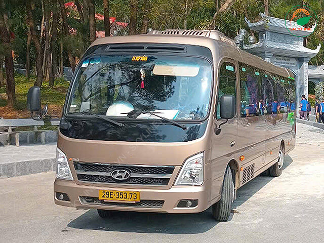 Xe 29 chỗ County đời mới, sạch sẽ đi chùa Tam Thanh