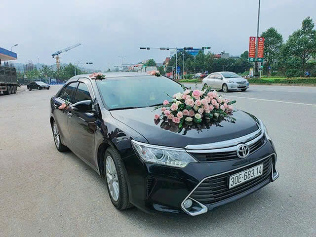 Cho thuê xe cưới Toyota Camry tại Hà Nội