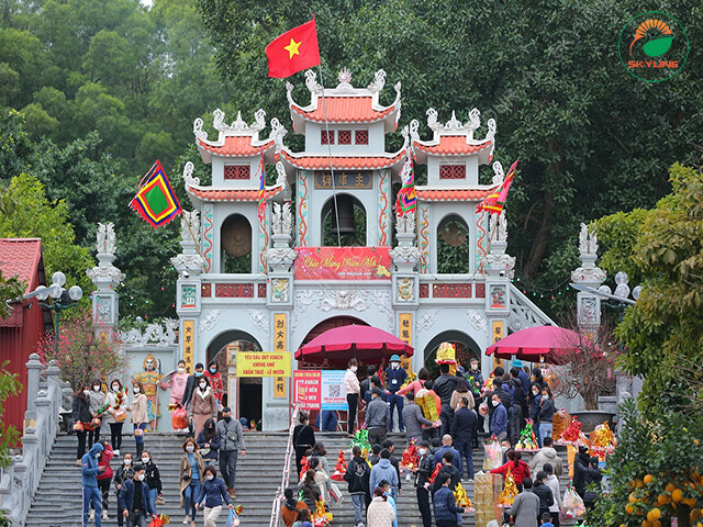 Thuê xe đi Đền Bà Chúa Kho Bắc Ninh | xe Skyline