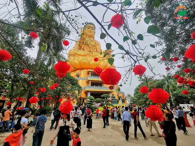 Thuê xe đi chùa Khai Nguyên lễ Phật, cầu mong bình an, tài lộc, súc khỏe