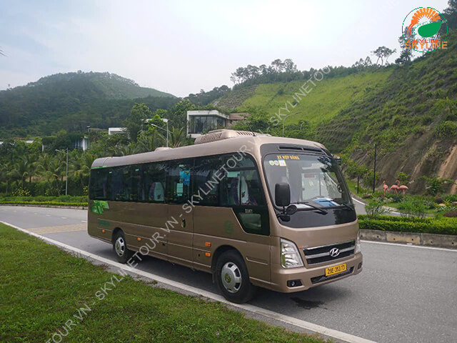 Thuê xe 29 chỗ đi Hạ Long với dòng xe Hyundai County từ Skyline