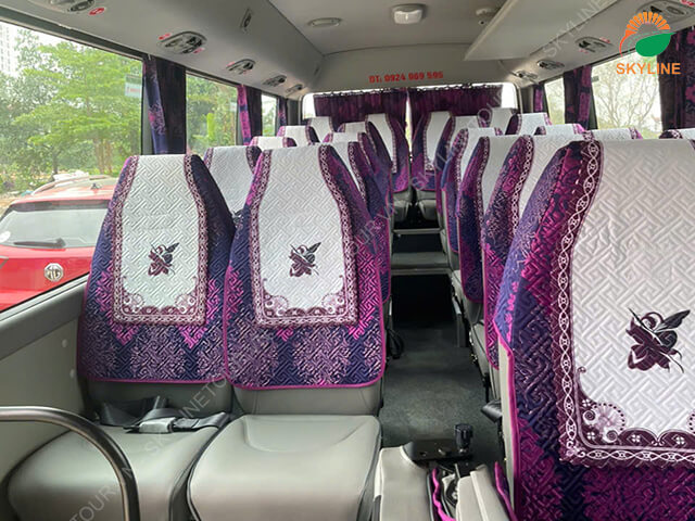 Nội thất xe 29 chỗ rộng rãi, ghế ngả êm khi đi Tam Chúc