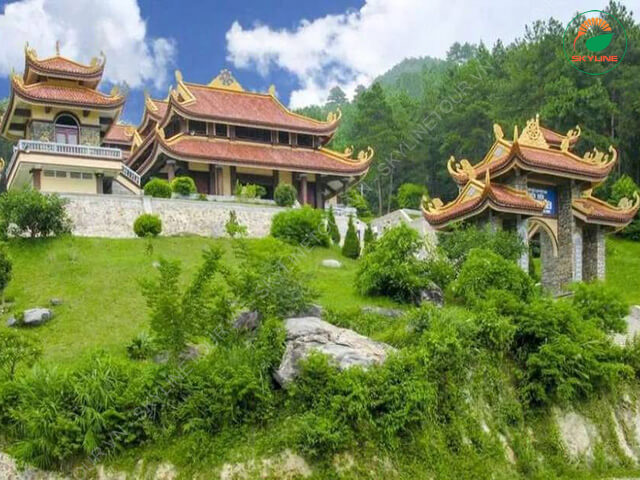 Thuê xe đi Thiền Viện Trúc Lâm Tây Thiên du xuân 2026