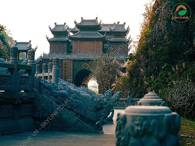 Kiến trúc cổ kính độc đáo tại điểm du lịch Thung Ui Ninh Bình