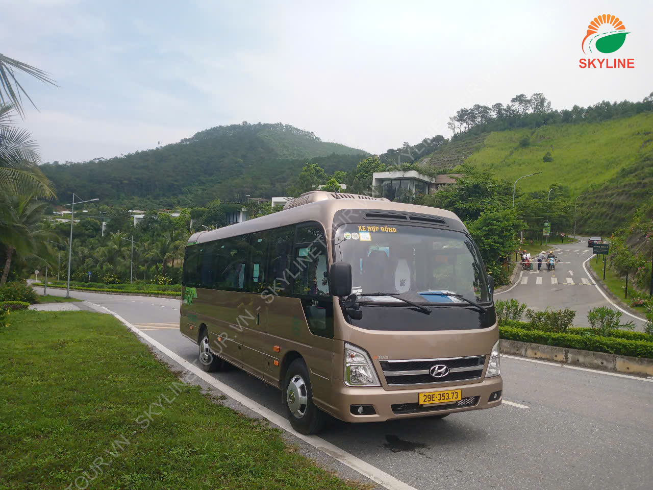 thue-xe-29-cho-di-trung-khanh